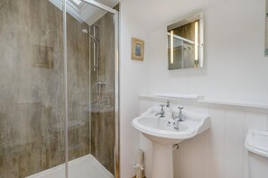 Towels - 3 Bed in Lindale (oc-p33519) (Lindale)