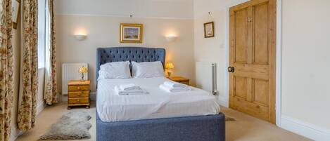 Iron/ironing board, free WiFi, bed sheets