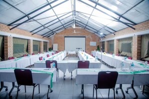 Meeting facility - Executive comfort with premium workspace - 2334 (Kwekwe)