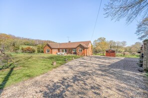 Exterior - 4 Bed in Godalming (oc-b30296) (Brook)