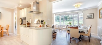 4 Bed in Godalming (oc-b30296)