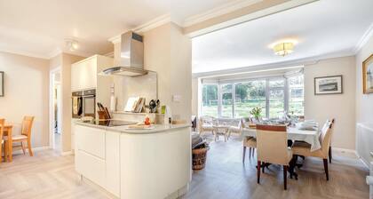 4 Bed in Godalming (oc-b30296)