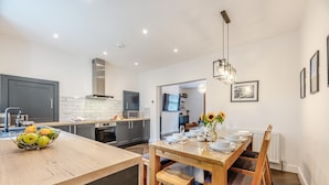 Unclassified image, 3 of 24, button - 4 Bed in Alnwick (oc-g33514) (Alnwick)