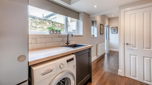 Unclassified image, 2 of 24, button - 4 Bed in Alnwick (oc-g33514) (Alnwick)