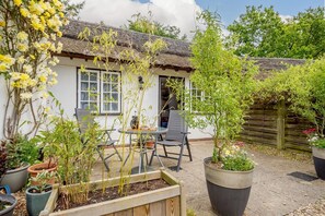 Outdoor dining - 1 Bed in West Runton (oc-1718) (West Runton)