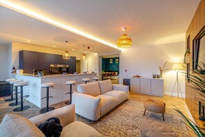 Living area - 5 Bed in Shanklin (oc-s33401) (Shanklin)
