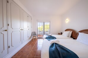 Room - Holiday Home 'Burgo D Sancho I 17' with Sea View, Shared Pool & Wi-Fi (Amoreira)