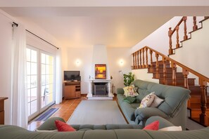 Living area - Holiday Home 'Burgo D Sancho I 17' with Sea View, Shared Pool & Wi-Fi (Amoreira)