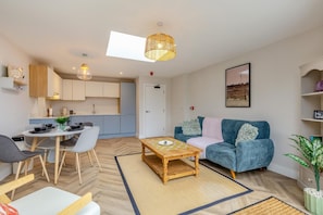 Living area - 3 Bed in Shanklin (oc-w33402) (Shanklin)