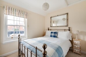 Iron/ironing board, free WiFi, bed sheets - 2 Bed in Southwold (oc-twi2) (Southwold)
