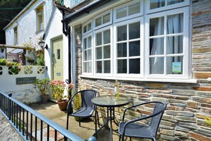 Outdoor dining - 2 Bed in Padstow (oc-p00572) (Padstow)