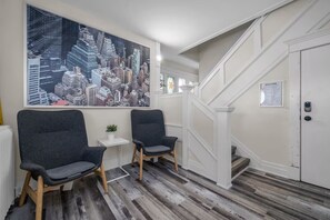 Interior - Furnished 2BR w/Parking – Mid-Term Stay Near Falls (Niagara Falls)
