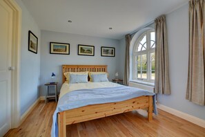 Iron/ironing board, free WiFi, bed sheets - 1 Bed in Northrepps (oc-1736) (Northrepps)
