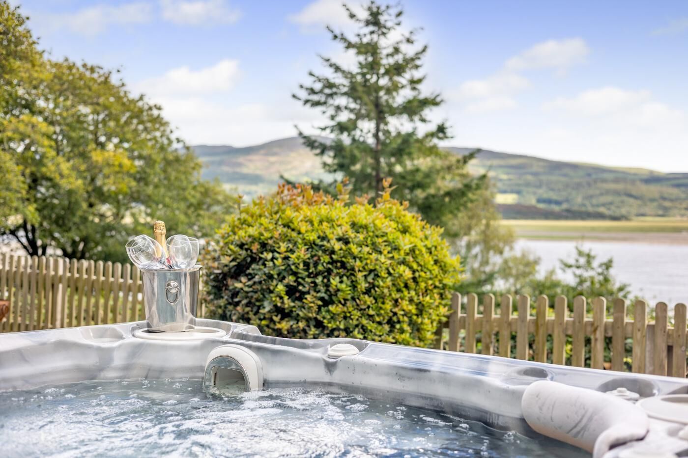 Tina de hidromasaje al aire libre