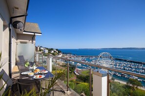 Outdoor dining - 2 Bed in Torquay (oc-9marco) (Torquay)