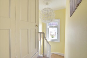 Interior - 4 Bed in Whitby (oc-w125) (Whitby)