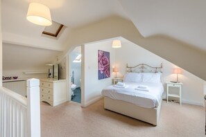 Bügeleisen/Bügelbrett, Reisekinderbett, kostenloses WLAN, Bettwäsche