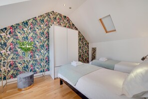 Iron/ironing board, travel cot, free WiFi, bed sheets - 2 Bed in Torquay (oc-babbme) (Torquay)