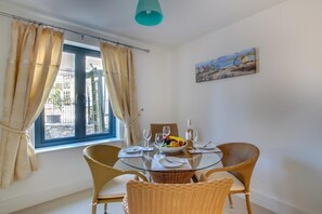 Dining - 2 Bed in Torquay (oc-babbme) (Torquay)