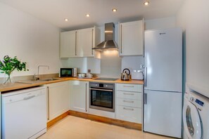 Microwave, oven, dishwasher, high chair - 2 Bed in Torquay (oc-babbme) (Torquay)