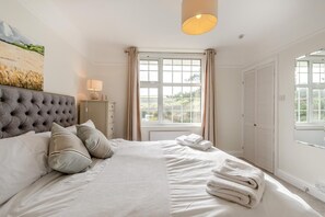 Free WiFi, bed sheets - 4 Bed in Woolacombe (oc-h33441) (Woolacombe)