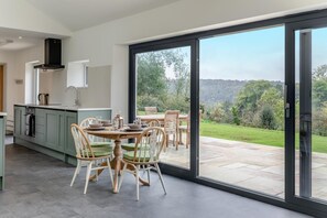 Dining - 2 Bed in Minchinhampton (oc-w33358) (Minchinhampton)