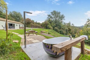 Outdoor dining - 2 Bed in Minchinhampton (oc-w33358) (Minchinhampton)
