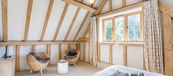 2 Bed in Holmbury St. Mary (oc-l33465)