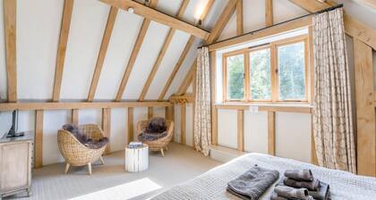 2 Bed in Holmbury St. Mary (oc-l33465)