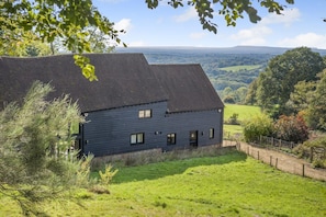 Exterior - 2 Bed in Holmbury St. Mary (oc-l33465) (Holmbury Saint Mary)