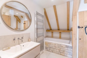 Towels - 2 Bed in Holmbury St. Mary (oc-l33465) (Holmbury Saint Mary)