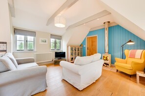 TV, fireplace - 2 Bed in Denham (oc-hob) (Denham)