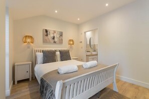 Iron/ironing board, free WiFi, bed sheets - 4 Bed in Lobb (oc-s33517) (Lobb)