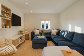 TV - 4 Bed in Lobb (oc-s33517) (Lobb)
