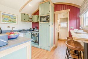 Horno y utensilios de cocina