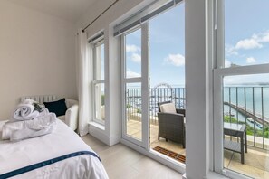 Iron/ironing board, free WiFi, bed sheets - 2 Bed in Torquay (oc-maribh) (Torquay)