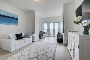 TV - 2 Bed in Torquay (oc-maribh) (Torquay)