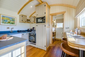 Horno y utensilios de cocina