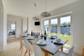 Dining - 6 Bed in Constantine Bay (oc-p00571) (Constantine Bay)