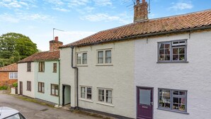 A row of terraced houses with a narrow street in between. - 2 Bed in Reepham (oc-1755) (Reepham)