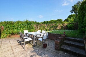 Outdoor dining - 3 Bed in Salthouse (oc-1753) (Salthouse)
