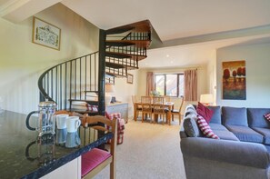 TV, fireplace - 3 Bed in Salthouse (oc-1753) (Salthouse)