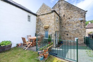 Outdoor dining - 3 Bed in Hope Valley (oc-dcherb) (England)