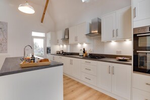 Microwave, oven, dishwasher, high chair - 5 Bed in Ambleside (oc-ld150) (Ambleside)
