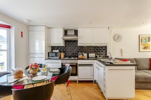 Microwave, oven, dishwasher, high chair - 2 Bed in Shaldon (oc-w33539) (Shaldon)