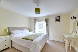3 bedrooms, iron/ironing board, travel cot, free WiFi - 3 Bed in Pickering (oc-y035) (Newbridge)
