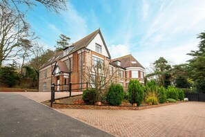 Exterior - 2 Bed in Cromer (oc-2236) (Cromer)