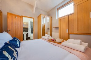 Iron/ironing board, free WiFi, bed sheets - 2 Bed in Cromer (oc-2236) (Cromer)