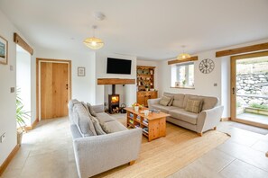 TV, fireplace - 5 Bed in Cynllwyd Uchaf (oc-n33410) (Bala)