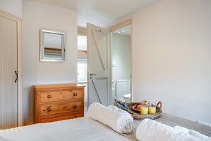Travel cot, free WiFi, bed sheets - 4 Bed in Whitwell (oc-c33501) (Whitwell)